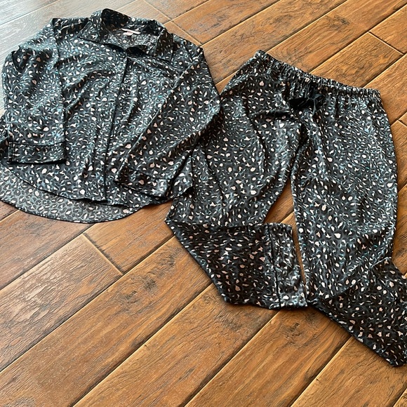 Victoria's Secret Other - Victoria’s Secret Pajama Set - Size Medium